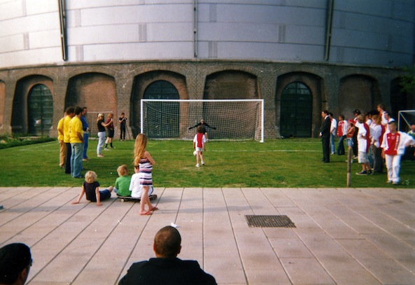 2006 god is rond