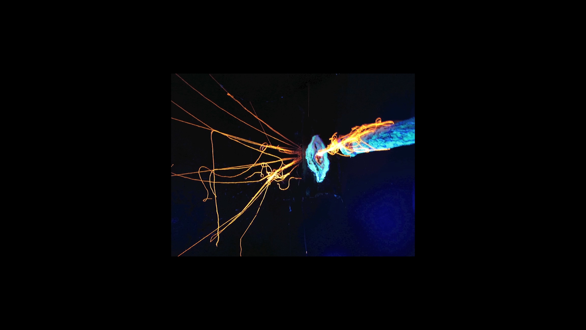 3Vivina van keeken Tube Luminescent.Still001